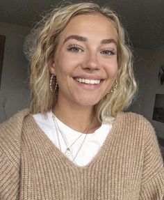 Mila Mikhailov, Stacked Haircut, Outfits Leggings, Blonde Curls, Hair Inspo Color, Grunge Hair, Haircut Ideas, Brown Hair Colors, Look At You