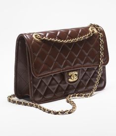 Flap Bags of the Fall-Winter 2024/25 collection: Large Flap Bag, shiny crumpled calfskin & gold-tone metal, dark brown on the CHANEL official website. Mode Chanel, Perfect Purse, Fashion Chanel, Chanel Official, Chanel Official Website, Fancy Bags, Pretty Bags, Brown Fashion, Chanel Handbags