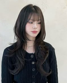 Layered With Bangs Long Hair, Hairstyles For Long Asian Hair, Falco Haircut, Midsize Haircut, Hush Cut Straight Hair, Wavy Hime Cut, Long Wolfcut With Bangs, Hime Cut No Bangs, Soft Hime Haircut