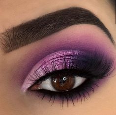 Aesthetic Eye, Diy Fashion Trends, Makeup Pictorial, Purple Eye Makeup, Purple Eyeshadow, Creative Eye Makeup, Glamour Makeup, Aesthetic Eyes, Makeup Blogger