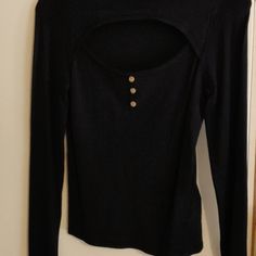 Guess Long Sleeve Sweater With A Mockneck And Keyhole Cut Out In Front. This Is Lightweight Sweater Material With A Beautiful Cutout In The Front. Never Worn. Smoke Free Home. Keyhole Sweater, Sweater Material, Lightweight Sweater, Light Weight Sweater, Sleeve Sweater, Colorful Sweaters, Long Sleeve Sweater, Mock Neck, Cut Out