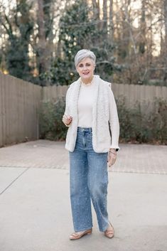 A classic turtleneck sweater, high-waisted jeans, and stylish loafers create a cozy yet polished brunch outfit. Top it off with a statement coat for added sophistication. Perfect for those cold winter mornings spent enjoying good food and company. #WinterBrunchStyle #ChicAndCasual #LayeredLooks