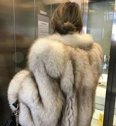 Stile Kendall Jenner, Quoi Porter, Super Rich Kids, Paris Mode, I'm With The Band, Rest And Relaxation, White Fur, Winter Fits