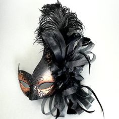 A great companion to the woman's gorgeous mask radiating class, designed with fluffy feathers and flowers charming patterns. Black Masks For Carnival Themed Events, Feathered Masks For Carnival Costume Party, Feather Masks For Carnival Costume Party, Feathered Masks For Masquerade Carnival, Carnival Feather Eye Mask, Carnival Masquerade Masks With Feathers, Black Feathered Masquerade Mask, Feathered Eye Mask For Masquerade Costume, Feathered Eye Mask For Costume