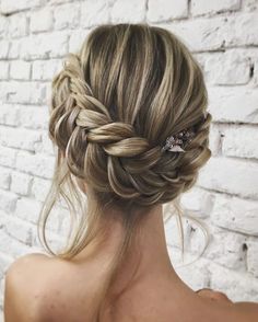 Sanggul Modern, Wedding Braids, Wedding Hair Inspiration, Penteado Cabelo Curto, Braided Hairstyles For Wedding, Wedding Hair And Makeup, Hair Dos, Bridesmaid Hair