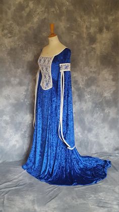 Medieval Wedding Dress Renaissance Gown Elvish Wedding | Etsy Elvish Wedding Dress, Mideval Dress, Pagan Wedding Dresses, Elvish Dress, Halloween Gown, Elvish Wedding, Medieval Wedding Dress, Gothic Gowns, Hand Fasting