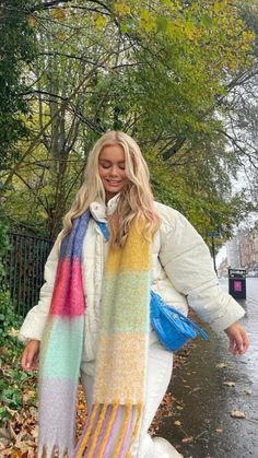 Free People Winter Outfits, Chunky Scarf Outfit, Granola Summer Outfits, Granola Girl Aesthetic Outfits, Granola Summer, Scarf Outfit Fall, Colorful Winter Outfits, Colorful Fall Outfits, Girl Aesthetic Outfits