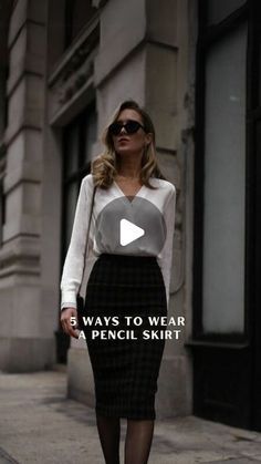 Elegant Wardrobe, How To Look Expensive, How To Look Rich, Classy Chic, A Pencil, Blazer Outfits, Free Ebook, Classy Women