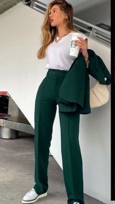 30+ Gorgeous Corporate Outfits for Lasting Impressions 💅🌈 Looking for a chic but professional look? Our Stylish Work Attire ideas bring you perfect inspiration. 🌞 Pin now for go-to outfits! Green Pants Outfit Work, Pants Outfit Work, Work Outfit Inspiration, Work Outfit Ideas, Christmas 2025