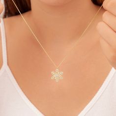 ★ WELCOME TO SWANJEWELRYUS ★ 925 Sterling Silver Tiny  Snowflake Necklace, 14K Gold Plated Snowflake Necklace ★ SwanJewelryUS Best Quality Jewelry are perfect gift for your loved ones or just for yourself! ★ Item Details ★ *Handmade item *Materials: 925K Sterling Silver, 14K Gold Plated *       Finish: Silver, Gold *Chain style: Cable *Adjustable length *Style: Minimalist Width: 20mm Length: 20mm ★ Wear it daily or for a night out, either way your SwanJewelryUS will complete your style. ★ How To Order ★ *Select options from the dropdown menu. *Add to cart and proceed to checkout. ★ Shipping and Processing Time ★ *Processing Time is 1-5 day. *We know that you can't wait to wear your jewelry, so we do our best to let you have it as soon as possible. *Your package will ship to the address pro Tiny Snowflake, Snowflake Jewelry, Winter Necklace, Snowflake Necklace, Snowflake Pendant, Snowflake Design, Baguette Cut Diamond, Bridal Bands, Jewelry Images