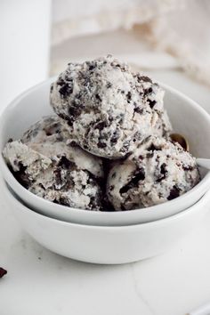 This Classic Oreo Cookies 'n Cream Ice Cream is thickcreamy and has a very appropriate cookie to ice cream ratio Oreo Cookie Dough, Cookies And Cream Ice Cream, Oreo Ice Cream, Cream Ice Cream, Black Sesame Ice Cream, Cookies N Cream Cookies, Ice Cream Desserts, Ice Cream Flavors, Healthy Cookies