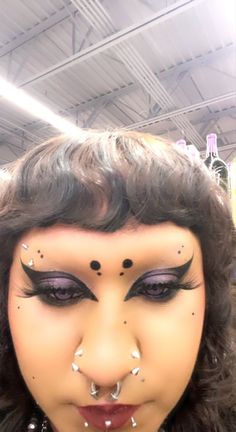 Goth Makeup No Eyebrows, Alt Eyebrow Shapes, Cool Eyebrows, Circle Eyebrows, Dot Eyebrows, Creative Eyebrows, Star Eyebrows, Goth Brows