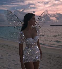 Shimmery Dresses, Mode Coachella, Mode Poses, Hoco Dresses Short Tight, Hot Halloween Outfits, Hoco Dresses Tight, Shimmery Dress, Trendy Halloween Costumes