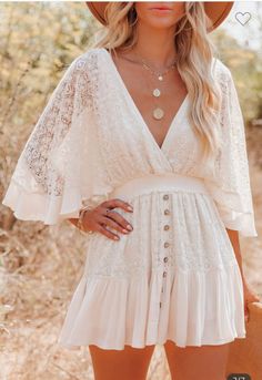 This feminine boho chic lace dress definitely has it girl vibes. Model is wearing a size small. Lace material Bat Sleeves Dress, Stile Boho Chic, Lace Dress Casual, Look Festival, Lace Cutout, Lace Tunic, Moda Boho, Romantic Dress, Casual Lace