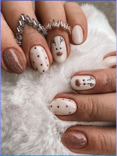 Deck your manicures with joy and cheer! Explore our compilation of fun and festive short Christmas nails that will make your heart merry. Winter Nail Art Designs, Thanksgiving Nail Designs, Nails For Bride, December Nails, Festive Nail Art, Cute Christmas Nails, Nail Design Inspiration, Wedding Nails For Bride