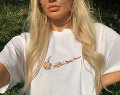 A hand embroidered tick logo on a white oversized cotton t-shirt with flower design, using variation of bright and pastel colours. Each t-shirt is made to order, providing a unique and high quality product. Female model is 5'7" wearing size XL.  Male model is 6'2" wearing XL. Nike Tick, Floral Nikes, Diy Embroidery Shirt, Hem Embroidery, Broderie Simple, Haute Couture Embroidery, Diy Broderie, Simple Embroidery Designs, Kurti Embroidery Design