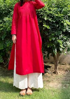 Desi Casual, Desi Pinterest, Red Kurti, White Pant, Simple Frocks, Fashion Fails, Simple Kurti Designs