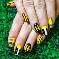 Hufflepuff Nails, Harry Potter Nails Designs, Potter Nails, Harry Potter Nail Art, Harry Potter Nails, Teen Nails, Kids Nail Designs, Harry Draco, White Manicure