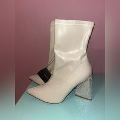 Brand New Boots Size 7 Forever 21 Shoes, Forever 21, Bootie Boots, Ankle Boots, Shoe Boots, Cream, Brand New, Women Shoes, Boots