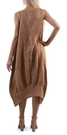 Full Linen Sleeveless Dress that Falls about Mid-Length. There are Elastic Side Panels and Pockets. 100% Linen One Size / OS Model 5'8" Made in Italy Sleeveless Linen Dress, Side Panels, Italian Fashion, Panel Siding, Mid Length, Timeless Fashion, Camel, Sleeveless Dress, Black Dress