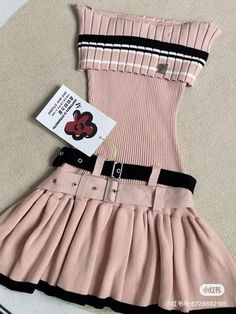 Casual Fitted Dress With Belt, Casual Fitted Mini Length Belted Dress, Poses Selfie, 2000s Fashion Outfits, Mode Inspo, Really Cute Outfits, Selfie Poses, Mode Vintage, Girly Outfits