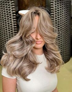 Beige Brunette Hair Balayage, Blonde Brown Balayage With Money Piece, Honey Blonde Hair On Brown Hair, Gold Ash Blonde Hair, Blond With Dark Highlights, Bronde Balayage 2024, Dark Roots Blonde Hair Balayage Medium, Iced Mocha Hair Color, Light Ashy Brown Hair With Highlights