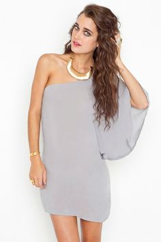 I want this dress, but maybe in another color. I've been looking for the one sleve thing. Dress One Shoulder, Grey Dress, Fancy Dresses, Gray Dress, Flare Dress, Pretty Dresses, Party Dresses