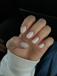 Short Soft Gel Nails, Short Soft Nails, Gel Manicure Almond Shape, Short White Nails Aesthetic, Nail Oval Short, Gel Nails Ideas For Work, Round Shaped Nails Short, Aesthetic Gel Nails Short, Slim French Tip Nails