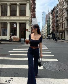 Channel Flats Outfit, Edgy 30s Fashion, Bartender Outfit Classy, Paris Summer Outfits Parisian Chic, Classy Casual Style, Parisian Style Aesthetic, Paris Street Fashion, Mode Ulzzang, Looks Jeans