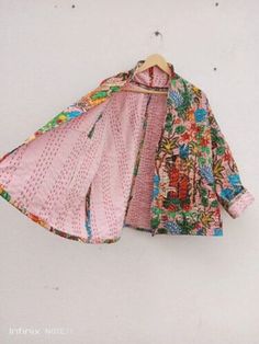 Kimono Women, Quilted Clothing, Luxe Boho, Quilted Clothes, Kantha Jacket, Kimono Robes, Quilt Jacket, Boho Chic Outfits, Short Kimono