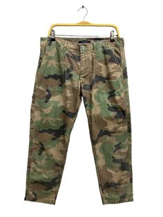 CODE : j/13/12 Vintage 00s Urban Research Doors Camo Pant Size 32 Urban Research Bushpant Zipper Front Camo Slimfit Urban Research Army Pant Size on Tag :  Details Measurement  Waist : 32'inches Inseam : 26'inches Leg Opening : 14'inches Front Rise : 10.5'inches Thigh : 25'inches Knee : 18'inches Out Seam (Length) : 36'inches Hips : 44'inches Condition :  Great Vintage Condition.No Holes And No Stain.Please refer pictures detail.‼️ 📮 SHIPING > WE ARE USING DHL EXPRESS SHIPING ITS TAKE 3-5 ARRIVE.PLEASE DROP YOUR PHONE NUMBER AFTER PURCHASE.📮 Camouflage Tapered Leg Cargo Pants, Camouflage Tapered Leg Pants With Pockets, Patchwork Camo Pants, Camo Pant, Camouflage Military Cargo Jeans, Military Camouflage Cargo Pants For Streetwear, Military Camouflage Relaxed Fit Bottoms, Army Pants, Military Camouflage Hunting Pants