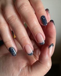 37 ongles du Nouvel An à essayer absolument pour sonner en 2024 Party Nails New Years Eve Sparkle, Nail Ideas New Years, Party Nails New Years Eve, New Years Eve Nails Glitter, New Years Eve Nail Designs, New Years Nail Ideas, Nails New Years Eve, New Years Nails, New Years Nail Art