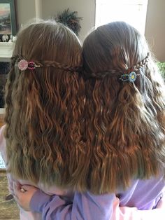 Aw, pretty spring daisies are popping up all over the place! Is your hair ready for spring? #lillarose #daisy #littlegirlhair Independent Consultant, Busy Mom, Mom Style