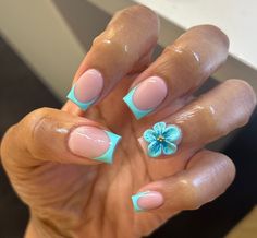 Turquoise Nails Black Women, Teal Acrylic Nails Designs, Cyan French Tip Nails, Short Aqua Nails, Short Vacation Nails Black Women, Costa Rica Nails Designs, Nails Acrylic Teal, Carribean Nails, Short Flower Nails