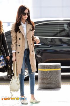 Seohyun Powerful Women Fashion, Rich Asian Fashion, Fall Coat Outfit, How To Wear Shirt, Snsd Seohyun, Korean Fashion Work, Idols Outfits, Editing Photography