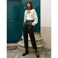 Black Vegan Leather Pleated High Waist Pants . Brand Pixie Market 100% Faux Leather Back Faux Pockets Side Pockets Size Xs Waist 24.5" Hips 34" Jungkook Fashion, Leather Pants Outfit, Pants Outfit Casual, Black Leather Pants, Leather Pant, Leather Trousers, Gold Choker, Leather Outfit, Solid Clothes