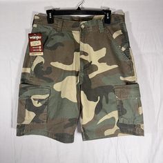 Wrangler Shorts Mens 32 Green Camouflage Cargo Pockets Cotton-Blend Nwt Brand New With Tags. 98% Cotton 2% Spandex. See Photos For Measurements Wrangler Shorts, Cargo Khaki, Gray Camo, Hiking Shorts, Mens Cargo, Cargo Shorts Men, Black Cargo, Mens Khakis, Fleece Shorts