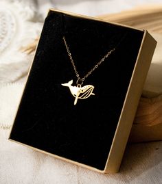 Cute whale necklace in silver or gold colors. ≫ Dimensions: Pendant: 2.4 cm x 1.5 cm Chain: 45cm ≫ Material: pendant stainless steel. Chain: stainless steel or 925 sterling silver. ≫ Color: Silver or gold. ≫ Manufacturing method: High quality jewelry material put together and bent. ≫1 chain with pendant each. ≫ Arrives neatly and safely packaged to your home. If you wish, you can also add gift wrapping (for an additional charge) and add a message of your choice. ≫ If you have any questions about the product, just write a message :) ≫ For further information visit: https://fabulous-funky.de The colors may differ slightly from the original depending on the monitor display. Geometric Fish, Chain With Pendant, Cute Whale, Whale Necklace, Cute Whales, Gold Colors, Steel Chain, High Quality Jewelry, Stainless Steel Chain