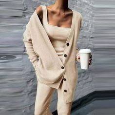 Long Cardigan Outfit, Pant Suits For Women, Gilet Long, Pantsuits For Women, Button Front Cardigan, Estilo Chic, Top Pants Set, Three Piece Suit, Cardigan Vest