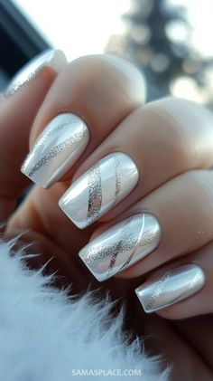 White Christmas Nail Ideas, Christmas Nail Ideas, Gel Toe Nails, Maroon Nails, Gel Toes, Winter Inspired, Gel Nail Designs, Christmas Nail, Snowflake Pattern