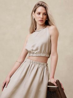 Comfortable Summer Outfits, Linen Crop Top, Linen Crops, Sewing Design, Viscose Rayon, Cropped Top, Stay Cool, Crop Tank, Boat Neck