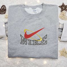 Vintage x Nike Embroidered Shirt: Step up your streetwear game with this Vintage x Nike Embroidered Shirt. Made from premium Nike Cartoon, Nike Inspired, Vanellope Von Schweetz, Jessie Toy Story, Best Family Gifts, Maroon Hoodie, Cartoon Disney, Maryland Terrapins, Dead Pool