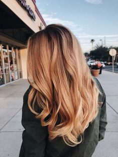 720 Waves, Overnight Hair, Sequin Hair, Hair Bleach, Blonde Ends, Balayage Blond, Strawberry Blonde Hair Color, Blond Balayage, Going Bald