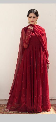 Anarkali Sleeves Designs, Muslim Party Wear Dresses, Desi Party Wear, Red Pakistani Dress, Simple Pakistani Dresses Party Wear, Frock Suit Anarkali, Anarkali Party Wear, Pakistani Anarkali Suits, Pakistani Anarkali