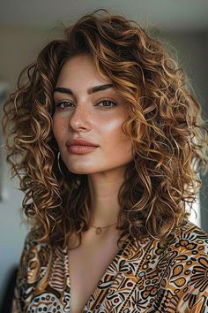 Framing Curly Hair, Hair Cuts For Curly Hair With Layers, Curly Lob Haircut, Hairstyles Lob, Layered Curly Haircuts, Haircuts Curly