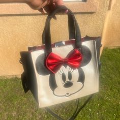 Disney Minnie Mouse Purse New With Tags Off White And Black So Adorable See Pictures For Details Minnie Mouse Purse, Minnie Mouse Bag, Nightmare Before Christmas Backpack, Mickey Mouse Bag, Mickey Mouse Backpack, Disney Minnie Mouse Ears, Dooney And Bourke Disney, Embroidered Shoulder Bag, Disney Bags