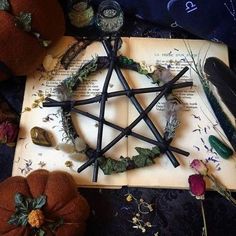 Witchy Academia, Witchcraft Decor, Wiccan Crafts, Wiccan Decor, Pagan Crafts, Cottage Witch, Witch Stuff, Witch Diy