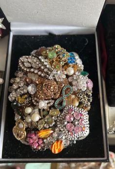 Vintage jeweled belt buckle made with vintage jewelry.Each a unique design including Swarovski crystals, vintage jewel parts and much more. A great look for any outfit. The perfect special gift for someone who has everything.  Will do other made to order custom shapes and sizes upon request . Each is a work of art, handmade with care and special attention to detail . Boho Closet, Belt Buckle Jewelry, 2023 Crafts, Jewelry Belt, Old Jewelry Crafts, Jeweled Belts, Vintage Jewelry Crafts, Old Jewelry, Vintage Jewels