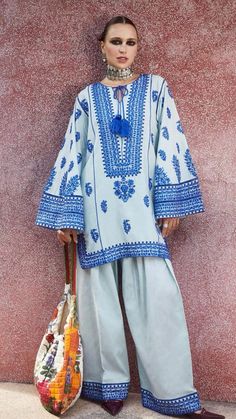 #jugnulahore #desifashion #design #outfits #fashion #inspiration #shalwarkameez Lawn Dress, Virtual Design, Shalwar Kameez, Desi Fashion, Black N White, Kurta Designs, Outfits Fashion, Call Whatsapp