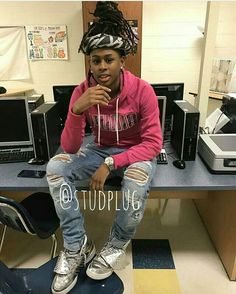 Tomboy Swag Outfits, Black Lesbian Studs, Fem Stud Relationship, Studs Girls With Dreads, Studs Lesbians, Black Stud And Fem Friends, Cute Black Studs Lesbians, Taper Fade Short Hair